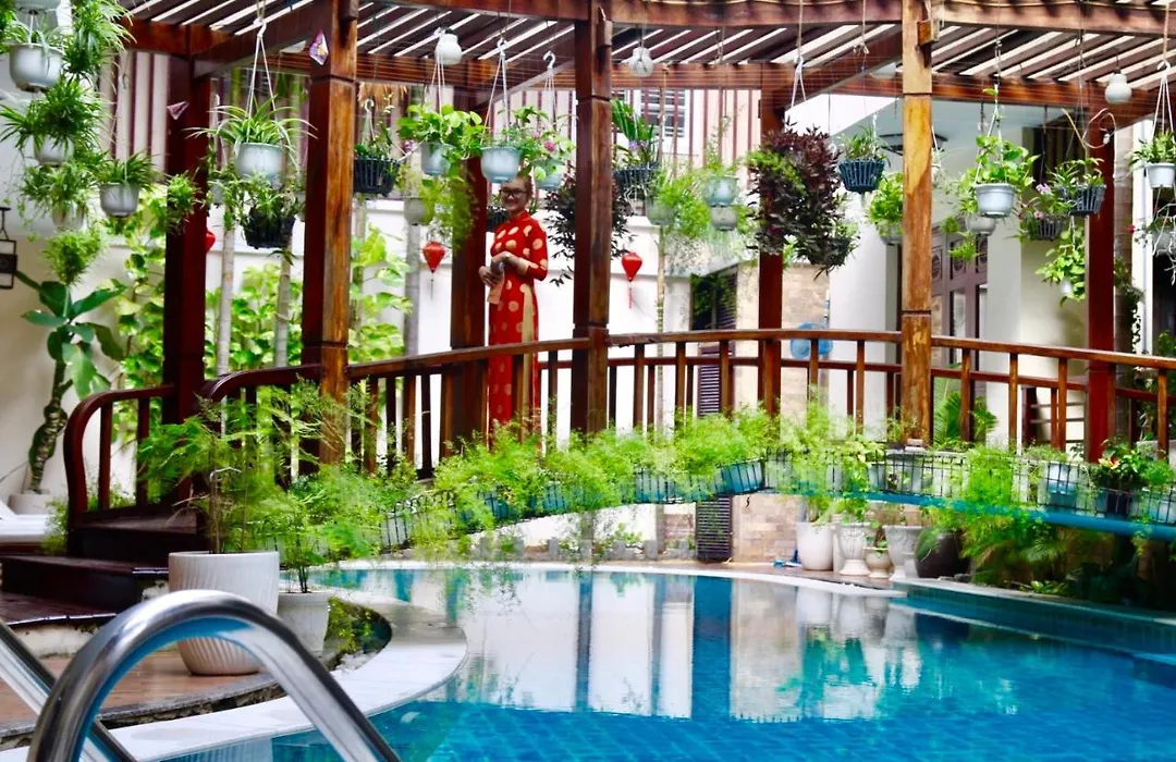 Long Life Riverside Hotel-1